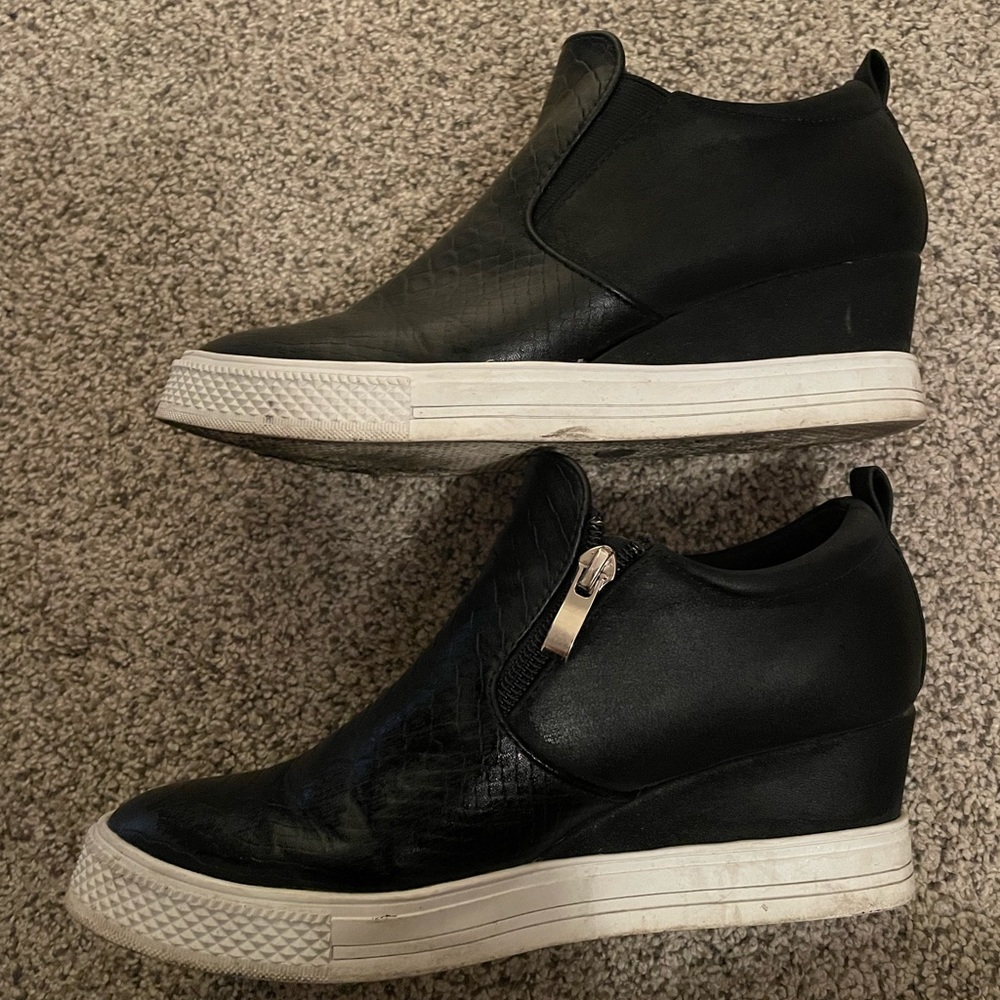 Wedge sneakers